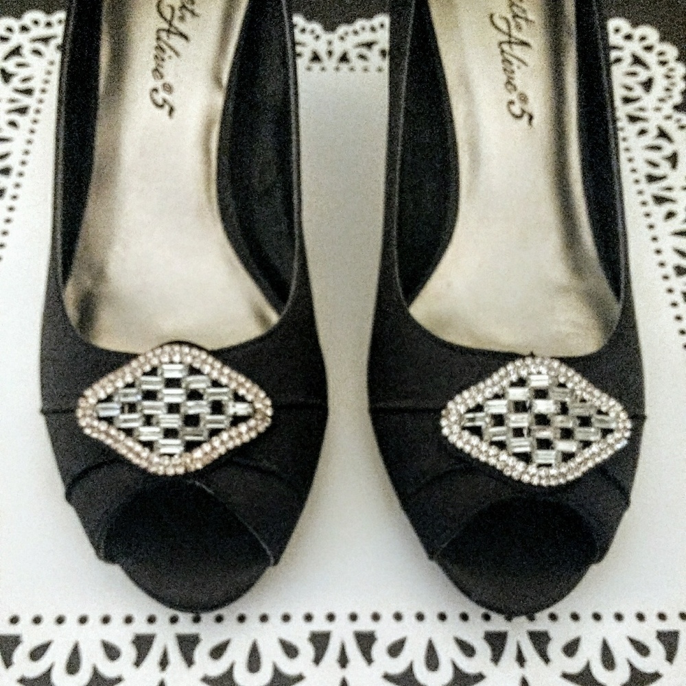 HEELS - Elegant Black Satin Heels